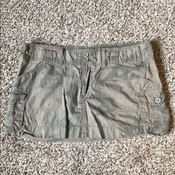 Forever 21 Dresses & Skirts - Camo skirt sz juniors L